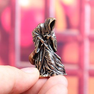 Patung Kematian Kuningan Retro Jubah Hitam Figur Aksi Miniatur Patung Horor Punk Ornamen Meja Dekorasi Halloween - Product Image 3