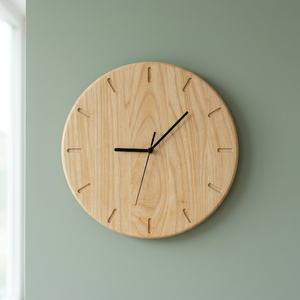 Reloj de Pared Redondo de Madera Moderno, Funciona con Batería, Movimiento de Cuarzo, Hora Precisa, Números Romanos Dorados - Product Image 1