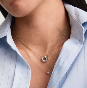 Elegante Collana con Anelli Intrecciati in Acciaio Inossidabile Placcato Oro PVD, Gioielli Minimalisti per Migliori Amiche - Product Image 2