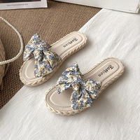Prix de gros de pantoufles à fleurs pour femmes et dames nouveaux styles de pantoufles en PVC de haute qualité