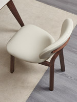 Chaise de salle à manger moderne en bois massif et cuir véritable, dossier élégant, design simple pour petit appartement et usage domestique