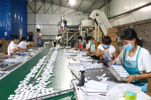 Aoyin Calde Factory's 14g White Tealight Candles Mini Tea Light Candle para la decoración del hogar Sin humo para Navidad Pascua personalizado - Product Image 5