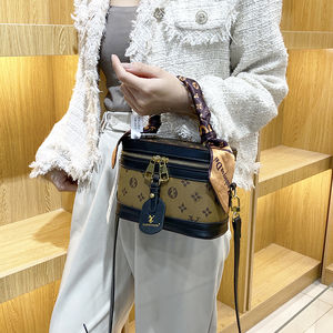 Bolso de Mano de Marca para Mujer, Hecho de Material PU con Cierre de Cremallera, Forro de Poliéster y Correa de Hombro en Forma de Caja. 8825 - Product Image 4