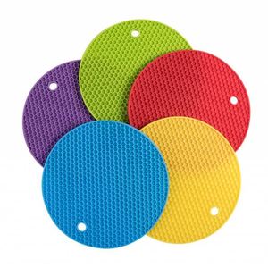 LA Kitchen - Mantel de silicona resistente al calor con diseño de panal para ollas calientes, alfombrilla protectora para encimera - Product Image 1