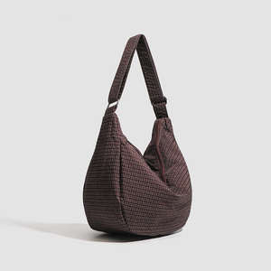 กระเป๋าสะพายไหล่สไตล์ลำลองทันสมัยบุด้วยโพลีเอสเตอร์พร้อมซิปปิดแบบใหม่ - Product Image 5