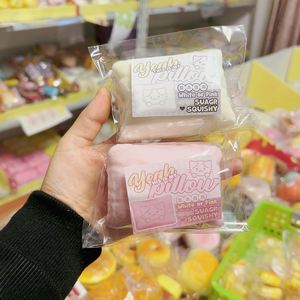 หมอนแมวนุ่ม PU หนา 9 ซม. ของเล่นบีบคลายเครียด นุ่ม ชุ่มชื้น ของขวัญสำหรับเด็กและผู้ใหญ่ - Product Image 1