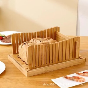 Cortador de Pan de Bambú Autonomy, Herramienta de Repostería de Madera con Grosor Ajustable - Product Image 1