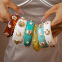 Minimalistische hoogglans parel armband met geometrisch rond hars detail, retro imitatie parel, voor Valentijnsdag