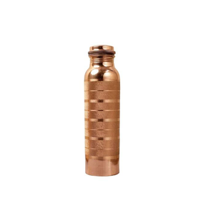 Botella de agua de cobre hecha a mano de primera calidad Diseño en relieve ecológico a granel para la Hidratación Diaria y la salud Ayurvédica - Product Image 6