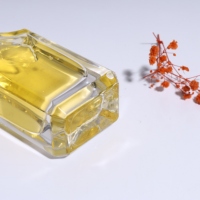 Nouveau design/style, flacon de parfum vide en verre de 100 ml, très vendu, avec bouchon en alliage de zinc carré et plat