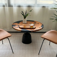 Tables de salle à manger en bois de noyer massif avec bord naturel et résine époxy, assemblées avec pieds en stock, vente en gros d'usine