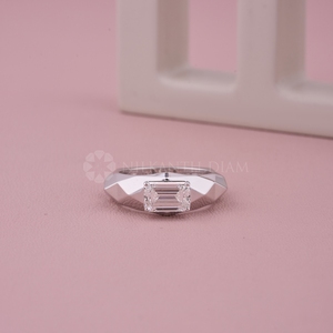 Nouvelle Arrivée : Bague en Diamant Taille Baguette, Bijoux en Diamant Fin en Or Blanc pour Hommes, Bague en Diamant de Laboratoire pour la Vente en Gros - Product Image 1