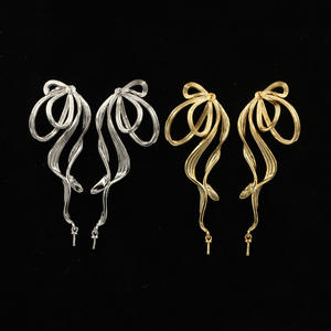 B4596 Boucles <span class=keywords><strong>d</strong></span>'oreilles en forme <span class=keywords><strong>d</strong></span>'arc de style tendance Boucles <span class=keywords><strong>d</strong></span>'oreilles à breloque bowknot Boucles <span class=keywords><strong>d</strong></span>'oreilles en <span class=keywords><strong>or</strong></span> et argent pour filles - Product Image 4
