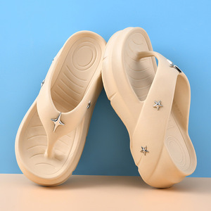 Guru Tongs compensées pour femme, blanc cassé, en EVA respirant et antidérapant, sandales d'été pour la plage - Product Image 3