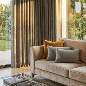 Rideaux en tissu sur mesure de style moderne, plis en S, plis ondulés, pour villa, résidence privée, projet de rénovation de maison - Product Image 4