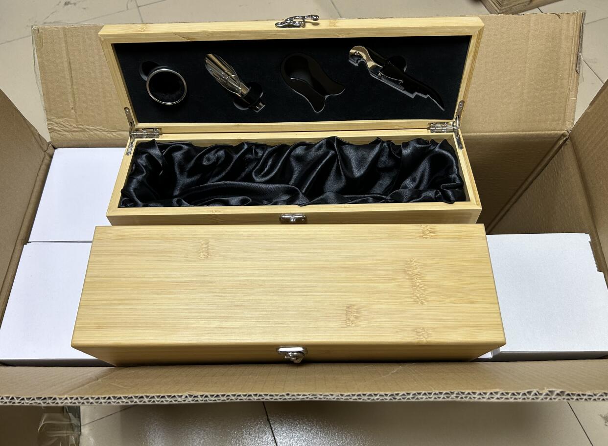 WINE BOX WITH STAINLESS STEEL WINE TOOLS