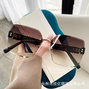 Occhiali da Sole Donna 2026 Nuovi Senza Montatura con Bordo Tagliato a Diamante e Lettera H, con Diamanti Incastonati, Protezione UV400 per Sport all'Aperto e Viaggi - Product Image 3