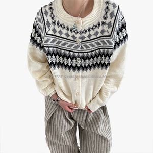 Cárdigan de punto personalizable con logo para hombre, estilo CleanFit Old Money, suéter de invierno con toque sofisticado y estilo relajado. - Product Image 2