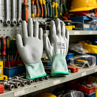 Gants de travail antistatiques ESD à faible peluchage 13G en nylon sans couture avec revêtement de paume en PU pour l'assemblage électronique en salle blanche