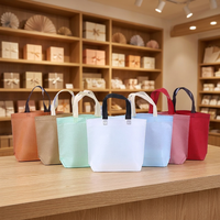 Sacs fourre-tout personnalisés en non-tissé spunbond avec poche diagonale, imprimés à l'écran, pliables, laminés, écologiques, pour vêtements, cadeaux et shopping