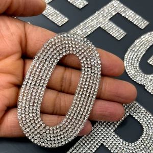 Parches de letras de diamantes de imitación de 7,2 CM de altura a-Z diamantes de imitación letras de hierro Hotfix apliques pegatinas ostentosas parche de letras de cristal - Product Image 1
