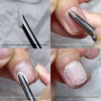 Pousse-cuticules en acier inoxydable de style russe à double extrémité avec têtes angulaires pour enlever en douceur les cuticules sans endommager la plaque de l'ongle