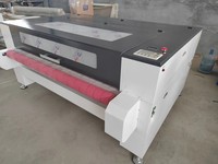 JQLaser 1610 1810 Machine de découpe laser CO2 pour tissu/étiquette Caméra CCD 100W 130W 150W Machine de découpe laser pour textile à alimentation automatique