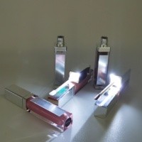 Nouveau moule en gros pour gloss à lèvres carré de 7,5 ml avec LED, miroir intégré, pigment nude de luxe, gloss à lèvres mat LED avec lumière et miroir intégré