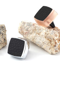 เครื่องกระจายกลิ่นหอมในรถยนต์แบบเจล อลูมิเนียมอัลลอยด์ทรงสี่เหลี่ยม ดีไซน์หรูหรา ใช้งานได้จริง ปรับแต่งได้ ระดับพรีเมียม - Product Image 4