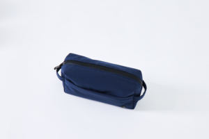 Trousse de toilette minimaliste ventilée et personnalisée pour femme - Product Image 2