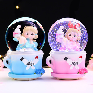 Adorable Bola de Cristal con Diseño de <span class=keywords><strong>Alina</strong></span>, Decoración Luminosa Giratoria para Mesa, Regalo Navideño para Amigos y Mejores Amigos - Product Image 3