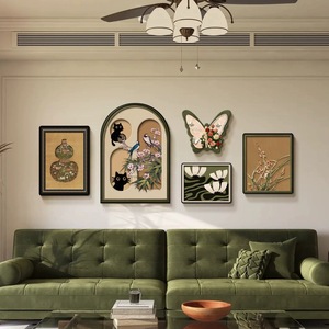 Cuadro decorativo de porcelana de cristal con diseño retro francés para sala de estar, con mural de mariposas y rosas para el fondo de la pared del sofá. - Product Image 3