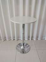 Ensemble de table et chaises de bar hautes en plastique pour l'extérieur