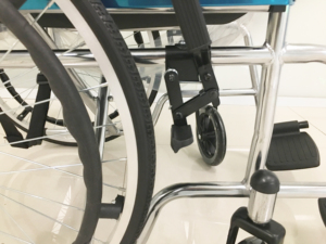 Silla de ruedas manual ligera de acero al carbono para discapacitados plegables de rehabilitación médica multifuncional - Product Image 5