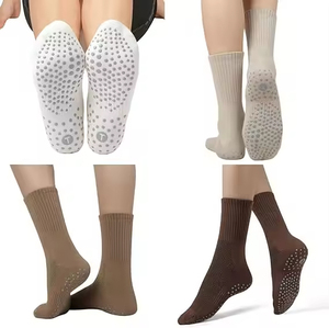 Chaussettes de sport respirantes en coton antidérapantes à logo personnalisé, échantillon gratuit de haute qualité, faible MOQ - Product Image 4