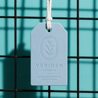 Étiquettes volantes durables personnalisables de haute qualité pour accessoires vestimentaires avec des conceptions personnalisées pour le marketing de marque