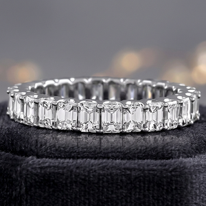 Anillo de Eternidad de Oro de 14K con Diamante Cultivado en Laboratorio de Corte Esmeralda de 2.7 Quilates, Color F-G, Claridad VS, Diseño Clásico en Forma de U de 3.2mm para Mujer - Product Image 3