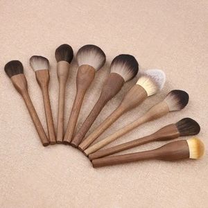 MEDELL 9 Pièces Kits de Pinceaux de Maquillage de Luxe en Marque Blanche Ensembles de Pinceaux Végans Naturels Vintage avec Manche en Bois de Noyer Pêche - Product Image 2
