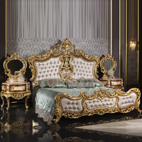 Lit de Luxe Opulent Baroque Doré, Cadre en Bois Massif Sculpté à la Main, Design Traditionnel Français Rococo, Ensemble de Lit Principal