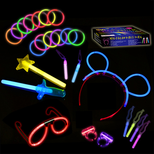 Volwassenen En Kinderen <span class=keywords><strong>Glow</strong></span> Sticks Bulkset Concert <span class=keywords><strong>Glow</strong></span> In The Dark <span class=keywords><strong>Stick</strong></span> Armbanden Voor Afstudeerfeesten - Product Image 1