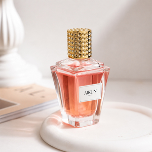 Aikun Boutique Brand - Set de Perfume Eau de Parfum Personalizado en Botella de Cristal Facetado de 50 ml con Tapa Metálica Dorada y Logotipo de Níquel en Caja de Lujo - Product Image 4