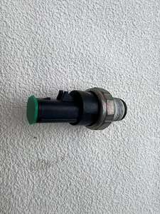 Capteur de pression d'huile moteur pour Dodge 1994-2007 Caravan 2.4L 3.3L 3.8L 5149098AA 04707670AB - Product Image 5