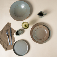 Service de vaisselle en céramique texturée côtelée gris sable moderne P&T, assiettes rondes en porcelaine pour restaurant HoReCa