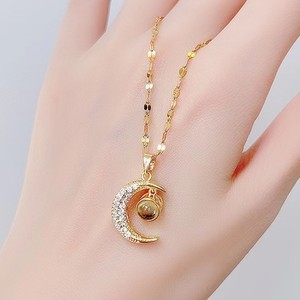 Ciondolo in Acciaio Inossidabile Bestseller TikTok, Lusso Leggero con Micro-Incastonatura di Zirconi, 100 Modi per Dire <span class=keywords><strong>Ti</strong></span> <span class=keywords><strong>Amo</strong></span>, Luna e Bambù, Regalo di Tendenza - Product Image 2