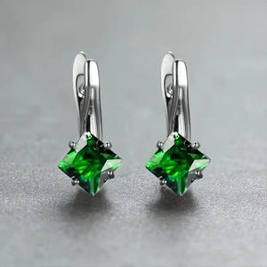 E2968 Orecchini Pendenti da Donna in Argento 925 con Cristallo Verde e Quarzo Arcobaleno, Montatura Geometrica a Griffe, Classici per Uso Quotidiano - Product Image 4