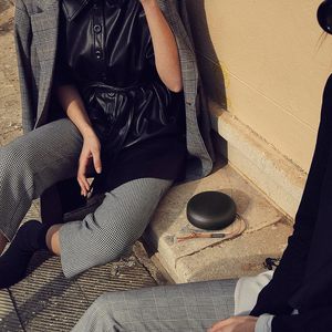 <span class=keywords><strong>Bang</strong></span> <span class=keywords><strong>Olufsen</strong></span> Beosound A1 (2.ª Generación) Altavoz Inalámbrico Portátil Resistente al Agua / Wi-Fi con Micrófono, Salida de 60W, Control por Voz - Product Image 6