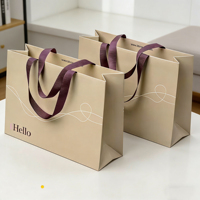 Sacs cadeaux noirs de luxe personnalisés avec logo imprimé en feuille d'or, sacs en papier cartonnés pour le shopping