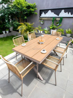 Sillón Moderno Apilable con Estructura Metálica Beige y Cuerda de Ratán, Tapa Rectangular de Metal, Resistente a la Intemperie, para Exteriores, Hoteles, Patios, Bistrós