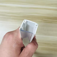 Profilé PVC d'extrusion plastique écologique personnalisé pour l'étanchéité et le finissage des appareils de supermarché, avec un design moderne