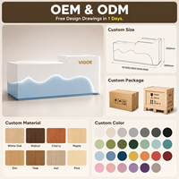 Bureau d'accueil moderne et créatif blanc mat avec panneau ondulé bleu et bande LED pour hall d'entreprise, service OEM ODM personnalisé